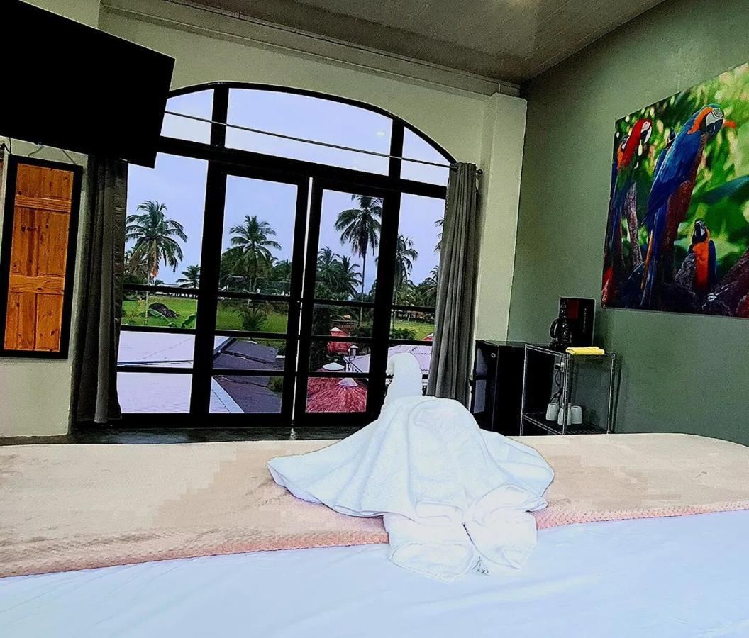 Show Pony Beach Resort And Suites Las Lajas  Exterior foto
